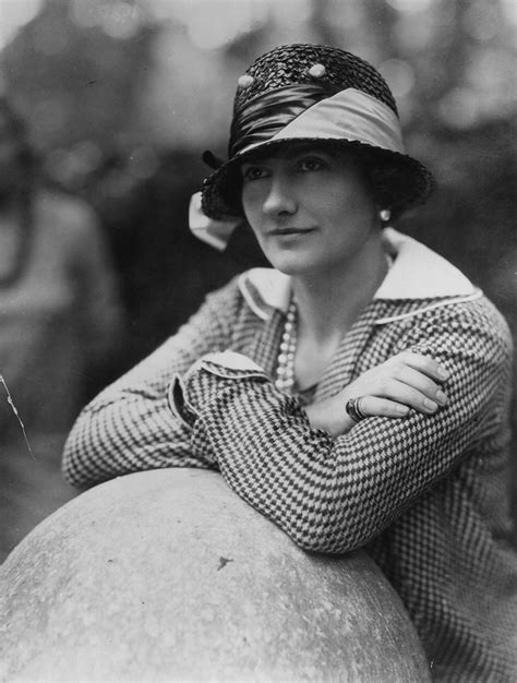 kapelusze coco chanel|Historia życia projektantki Coco Chanel .